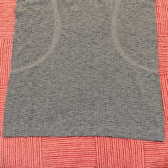 lululemon athletica women’s size 8 Heathered Gray Short Sleeve Tee - Picture 2 of 13